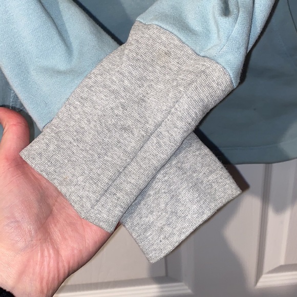 3/$30 The North Face Sweater - Picture 4 of 10